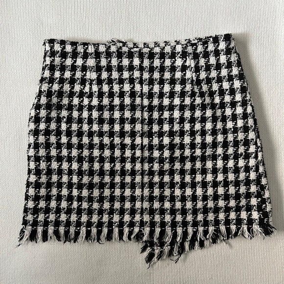 Skirt with Houndstooth Pattern - Picture 2 of 4